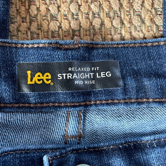 Lee Straight Leg Jeans EUC. - Picture 2 of 5